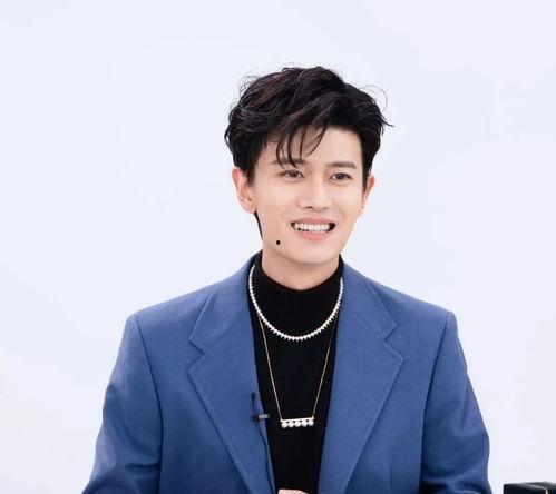 任嘉伦吃瓜娱乐圈